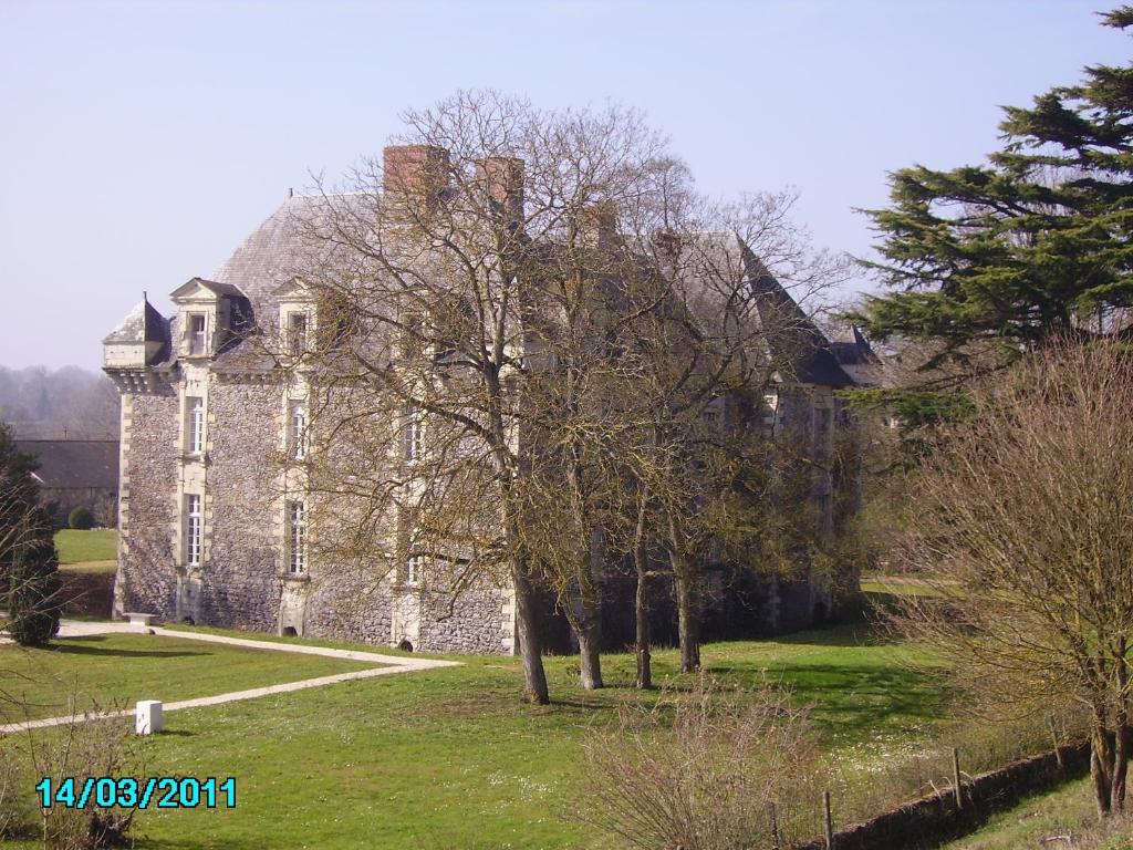 Chateau De La Fresnaye Bed & Breakfast Saint-Aubin-de-Luigne Exterior photo